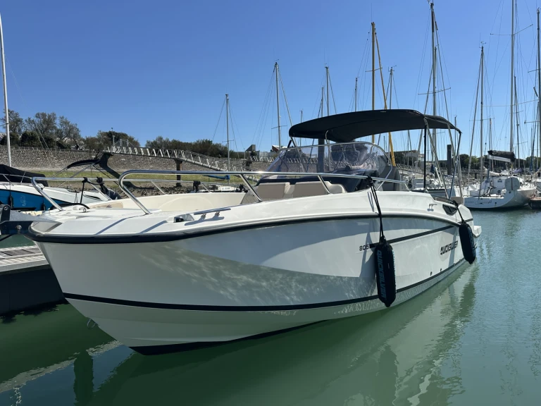 Bareboat Rental Motorboat Quicksilver with a boat licence