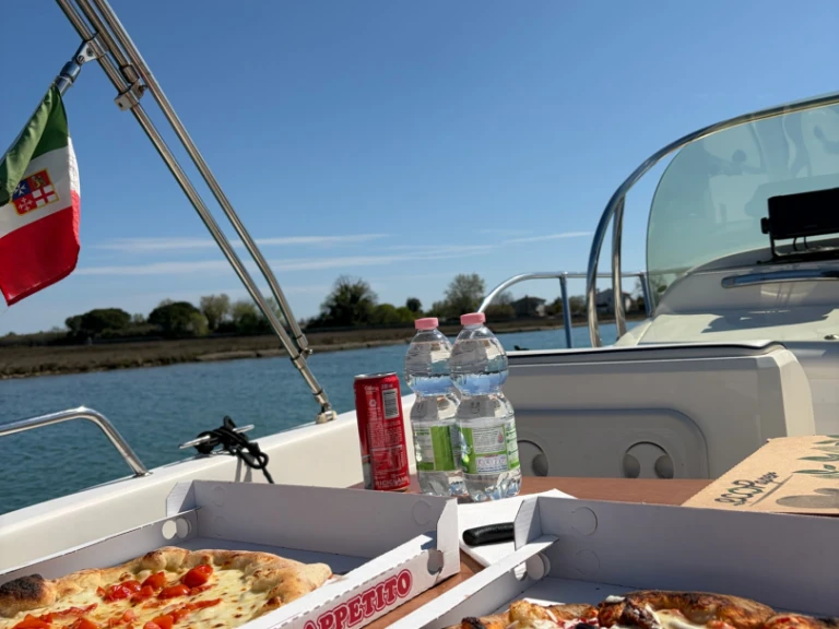 Yacht charter San Giuliano - Venezia cheap Saver 690 Open