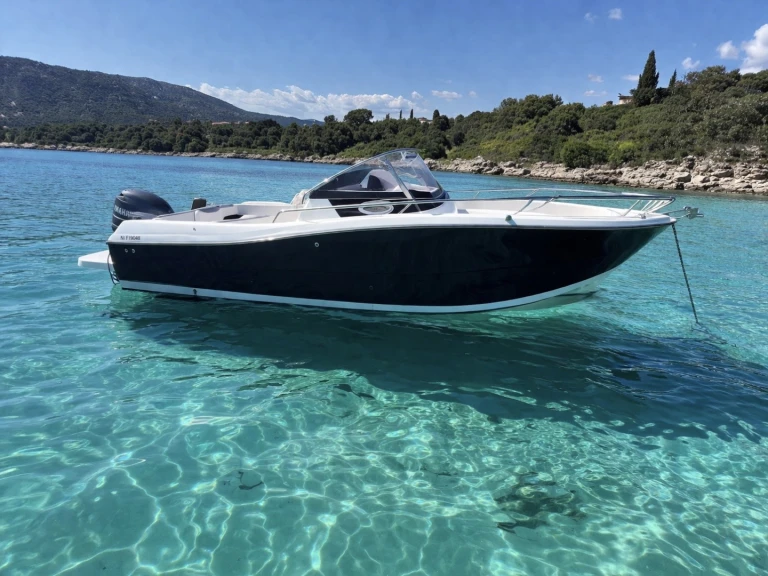 Bareboat Rental Motorboat Pacific Craft with a boat licence