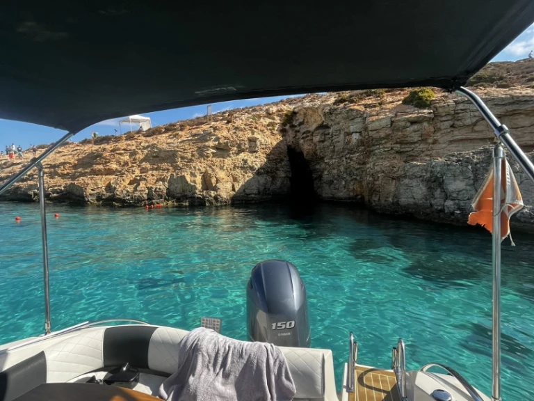 Rent a Eolo Eolo 650 Day L Qawra