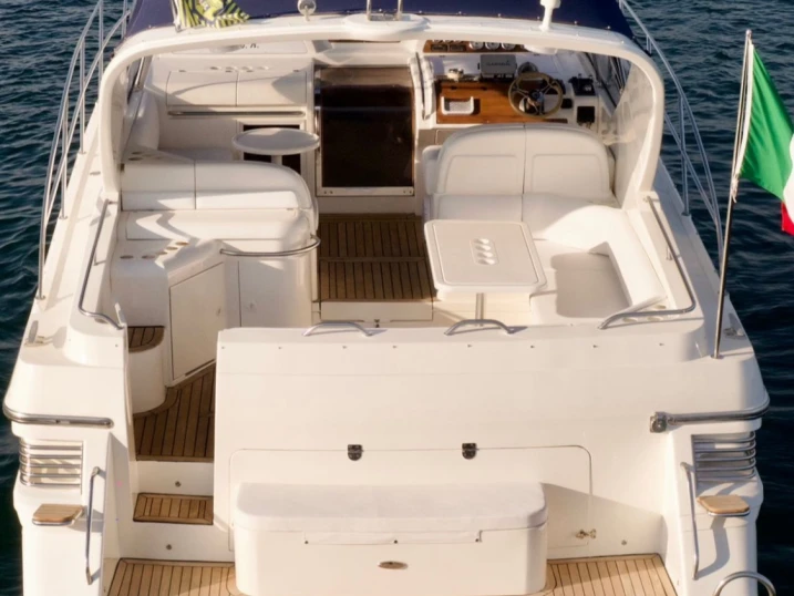 Motorboat for rent Sorrento at the best price