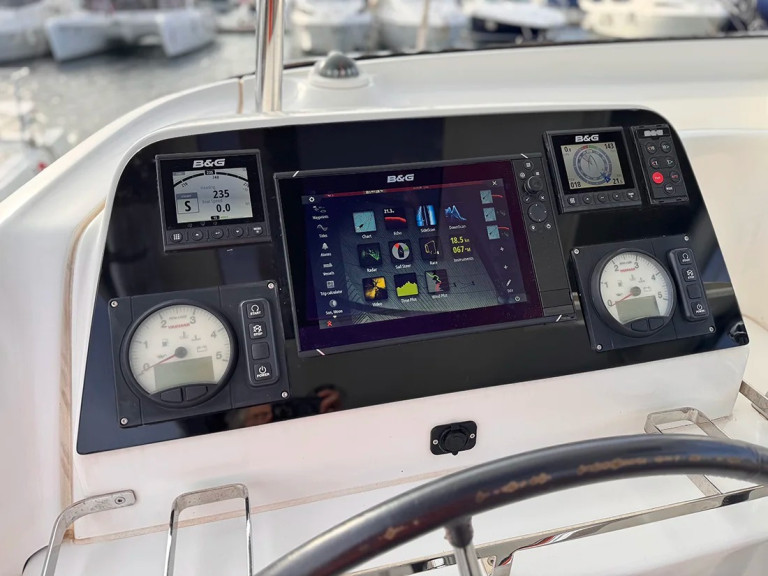 Yacht charter Pescara cheap Lagoon 42