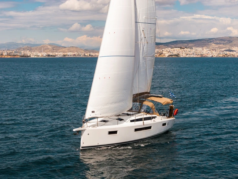 Boat rental Jeanneau Sun Odyssey 415 in Piso Livadi on Samboat