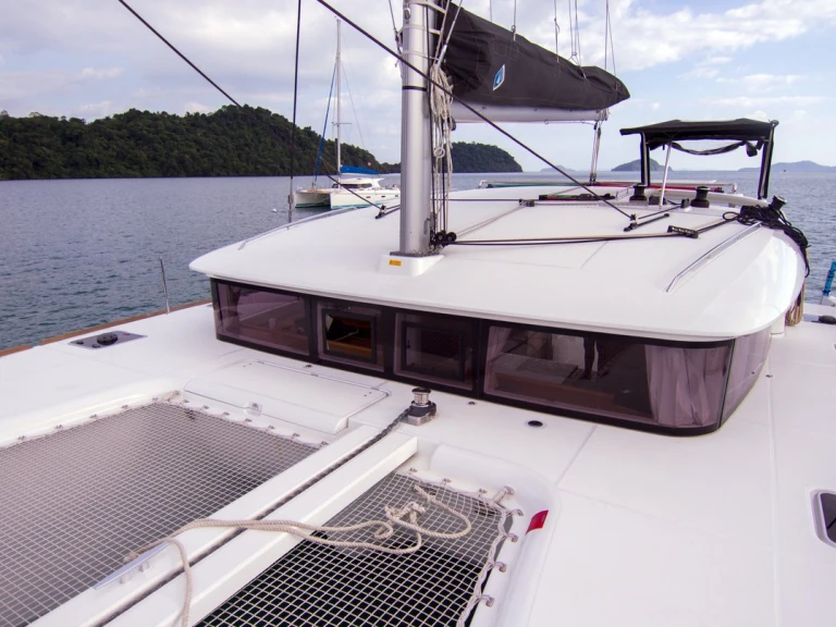 Yacht charter Mai Khao cheap Lagoon 400 S2