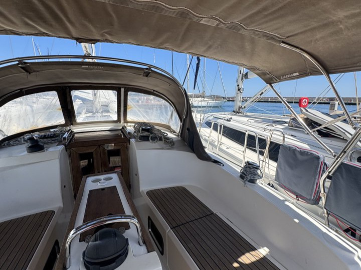 Yacht charter Punta Ala cheap Cruiser 37