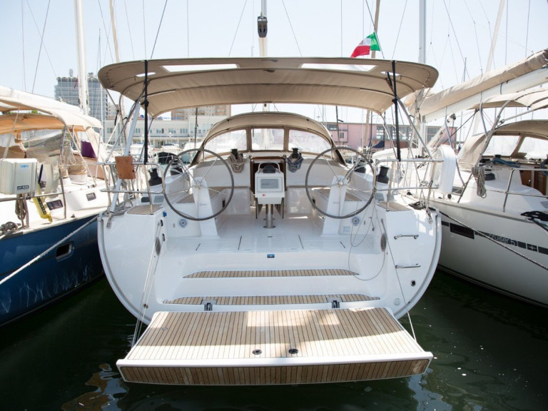 Sailboat for rent Portisco at the best price