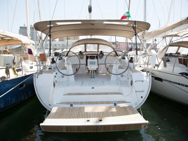 Sailboat for rent Portisco at the best price