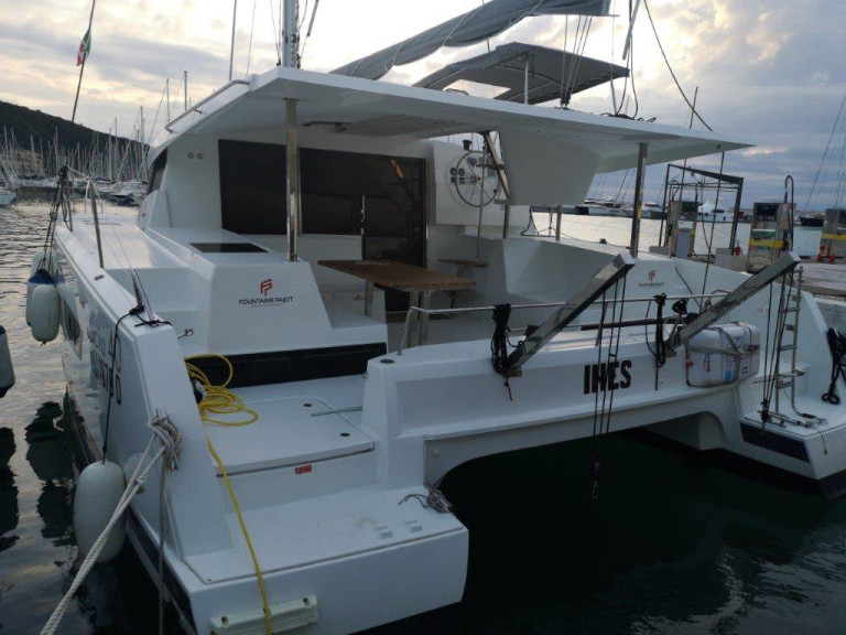 Boat rental Fountaine Pajot Lucia 40 in Portisco on Samboat