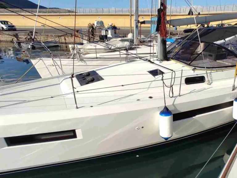 Bareboat Rental Sailboat Jeanneau with a boat licence