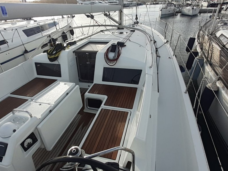 Sailboat for rent Portisco at the best price