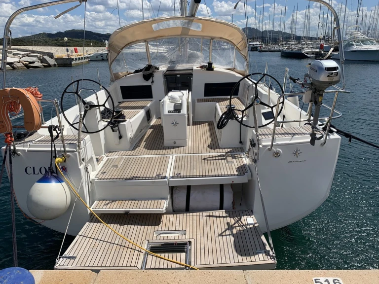 Sailboat rental with or without captain Jeanneau Portisco