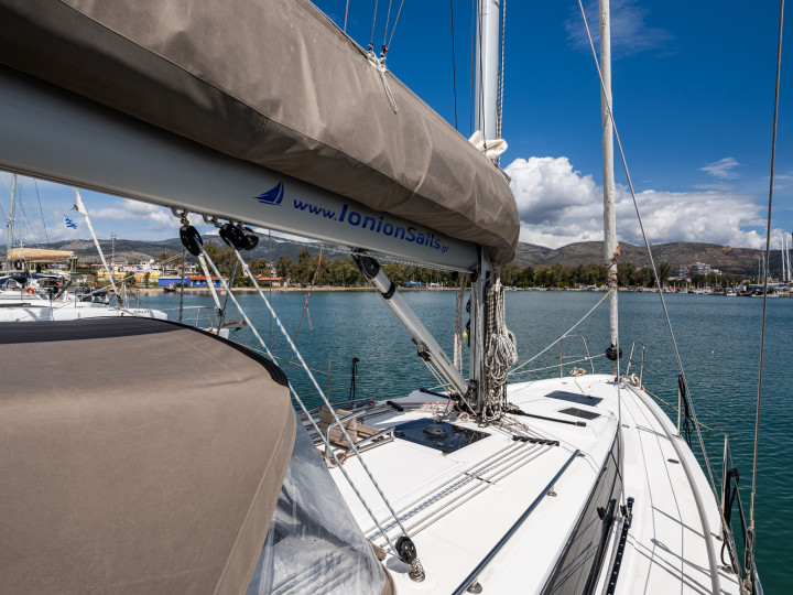 Boat rental Bavaria Bavaria C38 in Lefkáda on Samboat