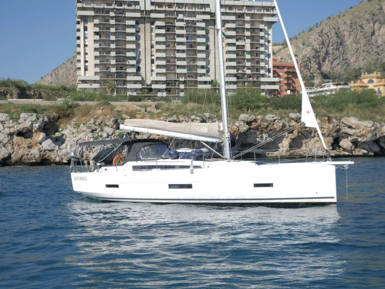 Dufour Dufour 430 in Milazzo on SamBoat