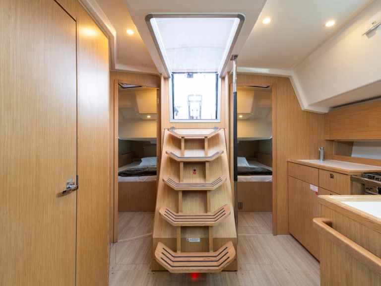 Bavaria Bavaria C38 in Néa Péramos on SamBoat