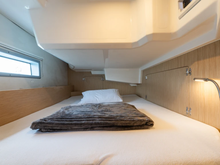 Yacht charter Néa Péramos cheap Bavaria C38