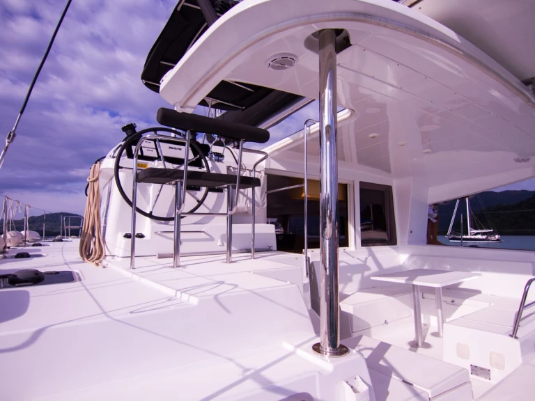 Boat rental Lagoon Lagoon 400 S2 in Mai Khao on Samboat