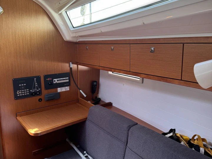 Sailboat rental in Punta Ala - Bavaria Cruiser 37