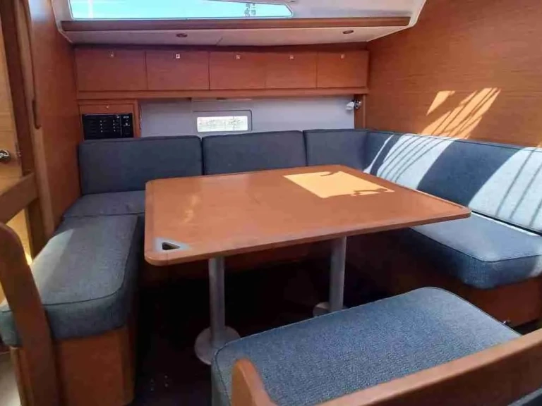 Boat rental Dufour Dufour 430 in Rodi Garganico on Samboat