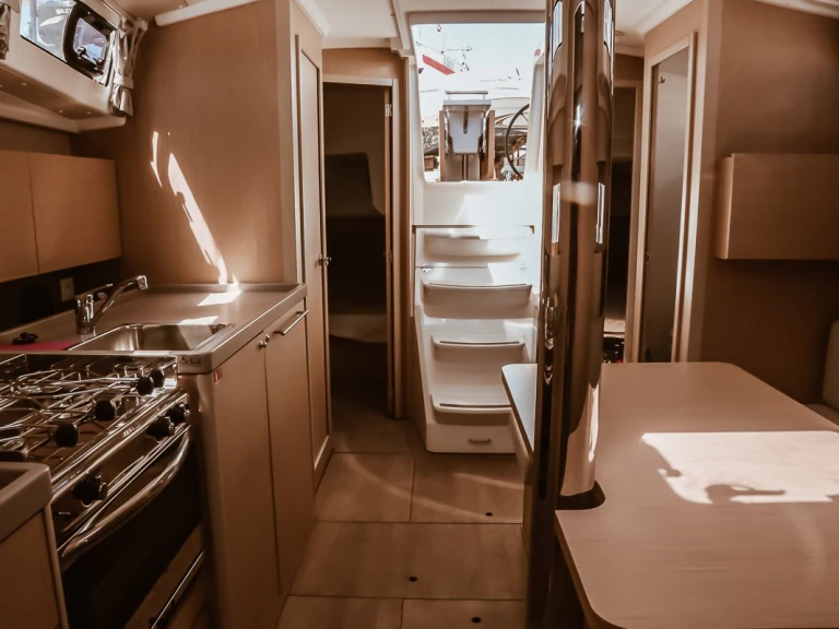 Boat rental Bénéteau Oceanis 38.1 in Punta Ala on Samboat