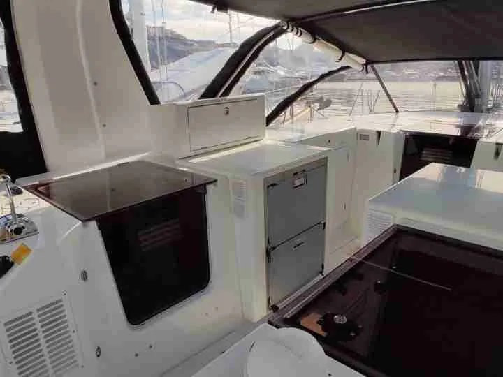 Sailboat rental with or without captain Jeanneau Agropoli