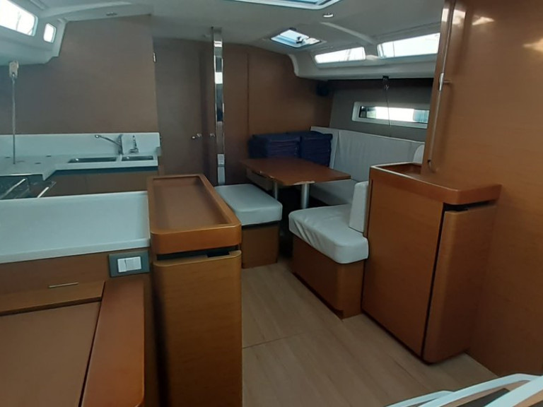 Rent a Jeanneau Sun Odyssey 440 Portisco