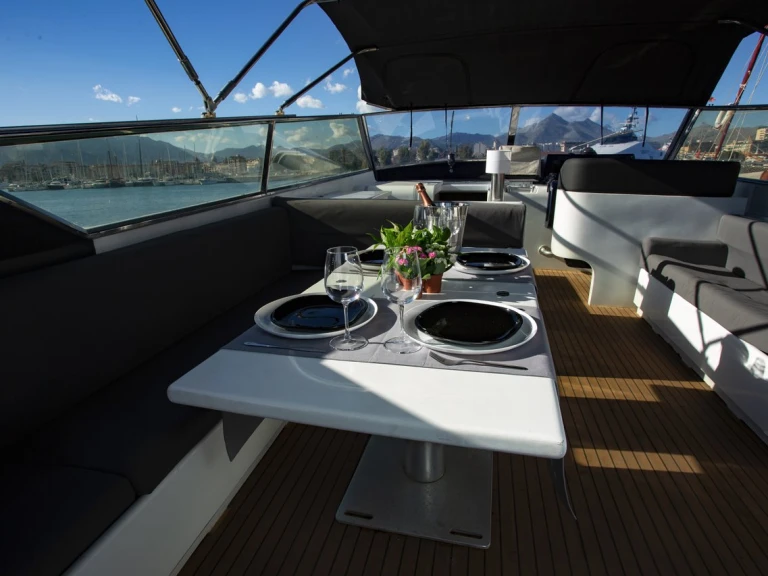 Luxury Yacht rental in Milazzo - Leopard Catamarans / Robertson & Caine Leopard 23 - 3 + 1 cab.