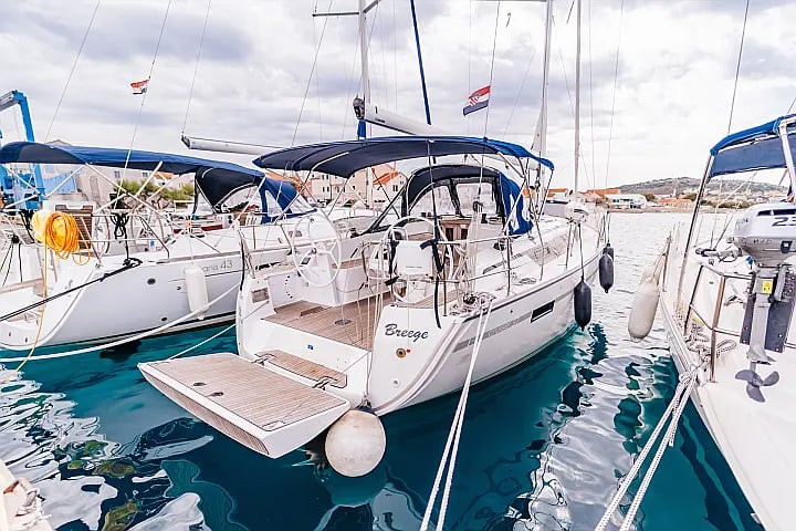 Sailboat for rent Betina at the best price