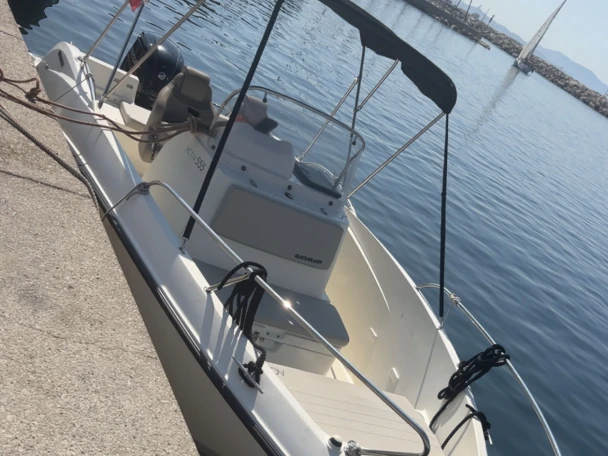 Boat rental Quicksilver Activ 555 Open in Marseille on Samboat