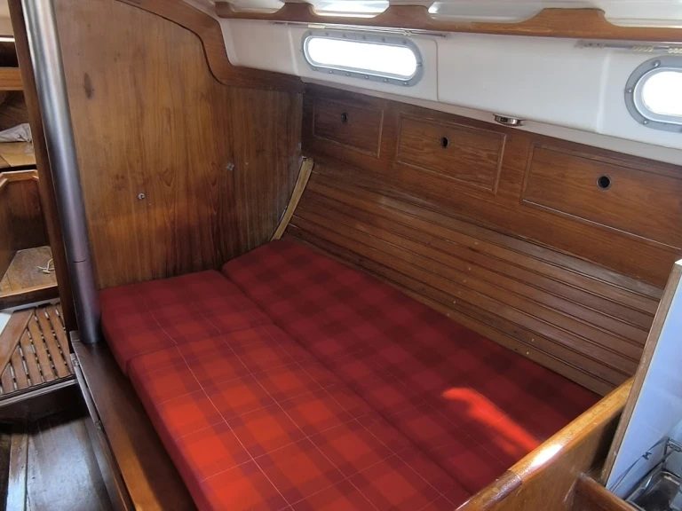 Sailboat rental in Arzal - Wauquiez Centurion 32