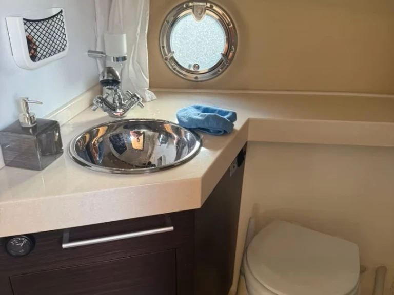 Motorboat rental in Gaeta - Cranchi Zaffiro 32