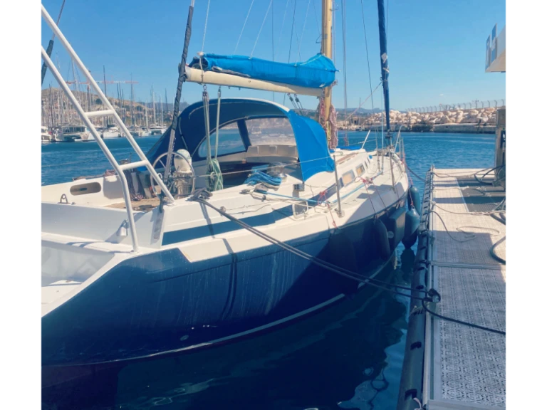 Sailboat for rent Marseille at the best price