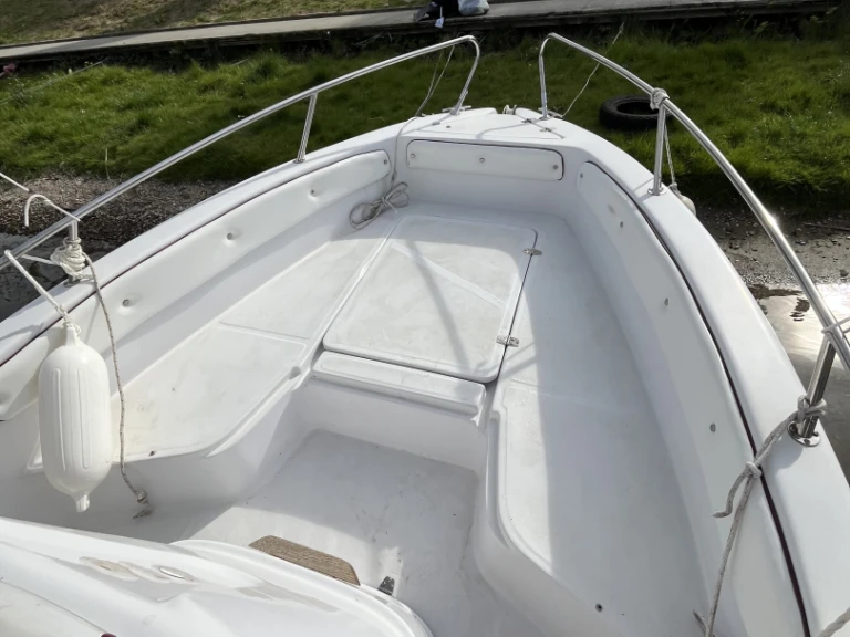 Boat rental Bellingardo Sea Ghost in Lavena Ponte Tresa on Samboat