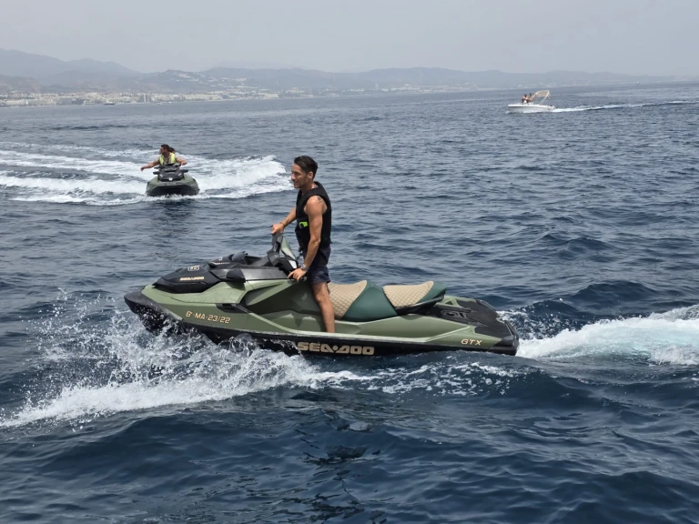Bareboat Rental Motorboat Doqueve with a boat licence