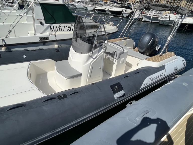 Rent a Capelli Tempest 700 Marseille