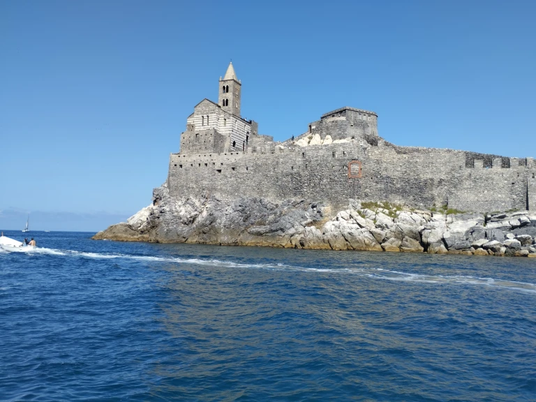 Rent a Saver 750WA Fezzano