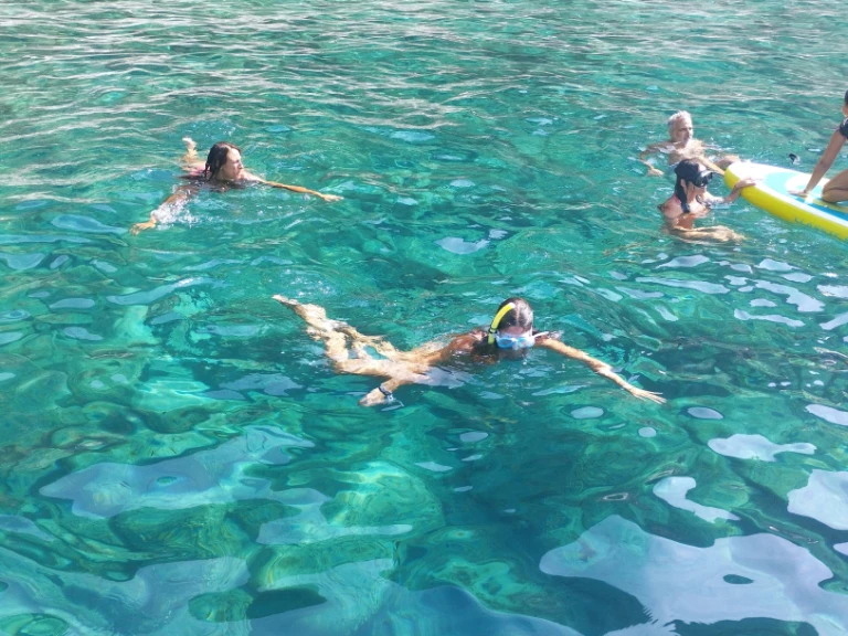 Yacht charter Fezzano cheap 750WA