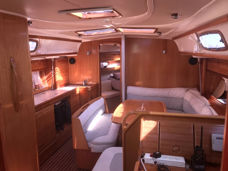 Sailboat rental in Locmiquélic - Bavaria Bavaria 39 Cruiser