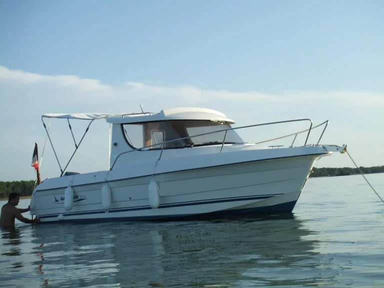Boat rental Quicksilver Quicksilver 670 Week-End in Lanton on Samboat