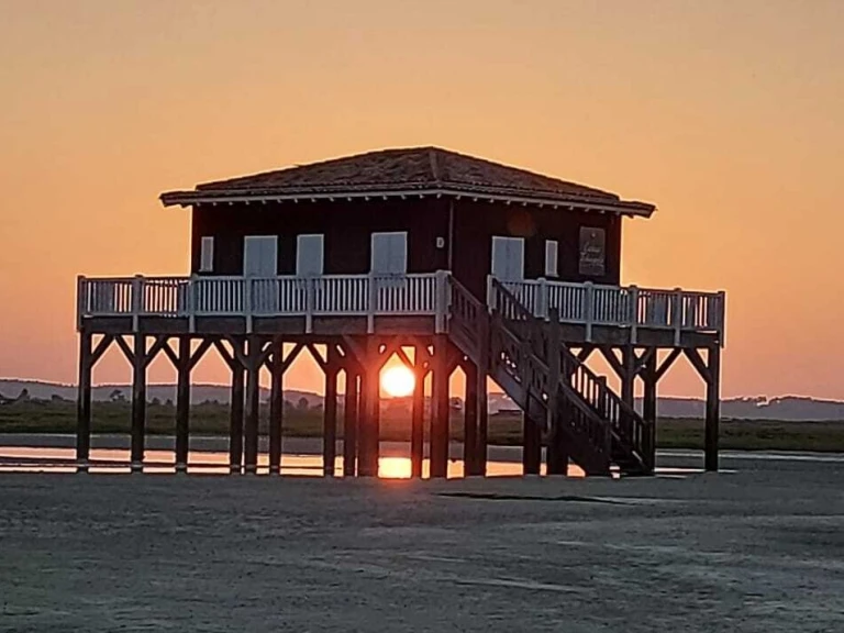 Bareboat Rental Motorboat Quicksilver with a boat licence