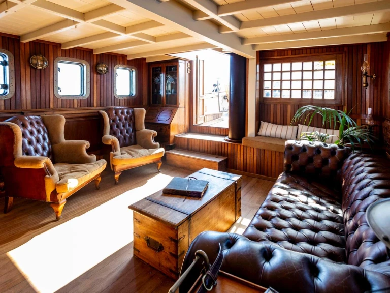 Sailboat for rent Capo d'Orlando at the best price