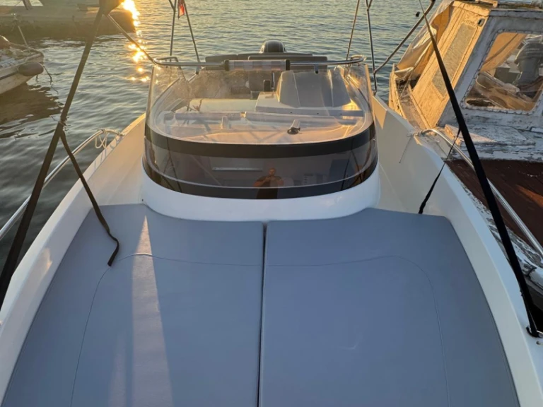 Motorboat rental in Muline - AM Yacht Prince 625 Sundeck