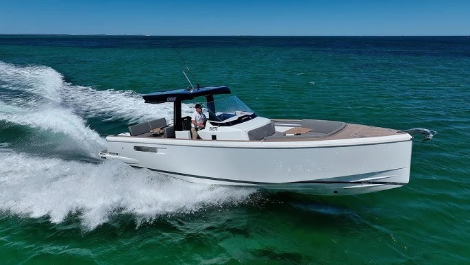 Motorboat for rent Gouvia at the best price