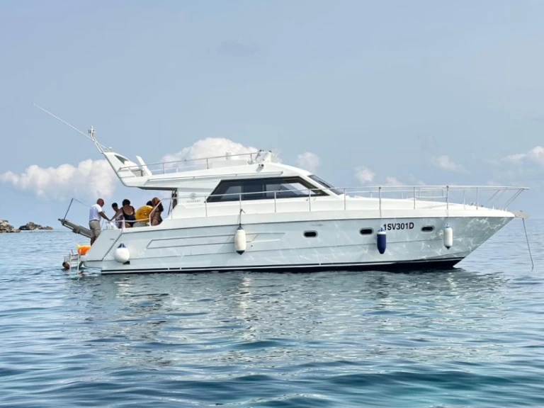 Motorboat rental with or without captain Raffaelli Siracusa