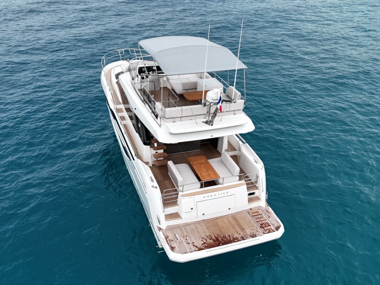 Bareboat Rental Motorboat Prestige with a boat licence