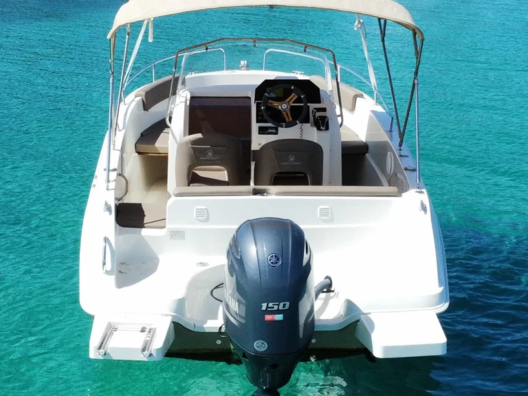 Bareboat Rental Motorboat Pacific Craft with a boat licence