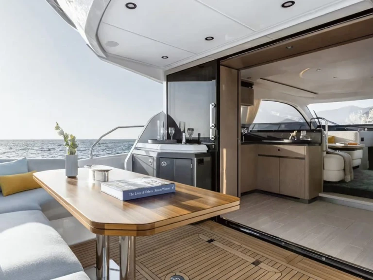 Luxury Yacht rental in Porto Villa San Giovanni - Azimut Azimut 53 Fly