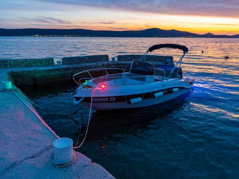 Motorboat for rent Sveti Filip i Jakov at the best price