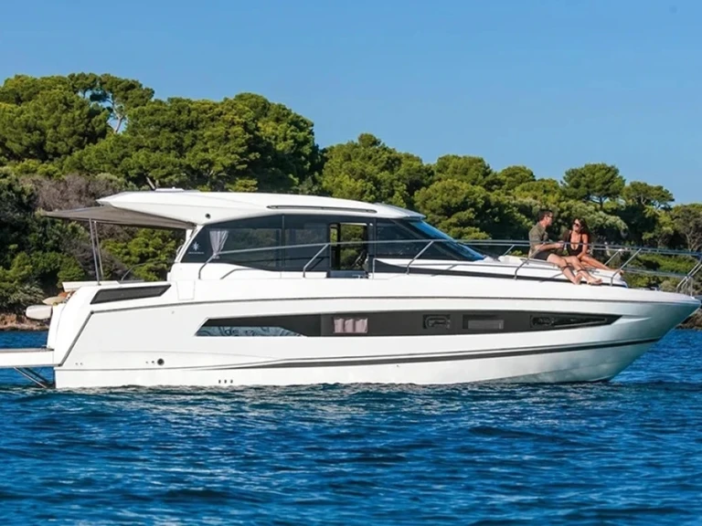 Bareboat Rental Motorboat Jeanneau with a boat licence