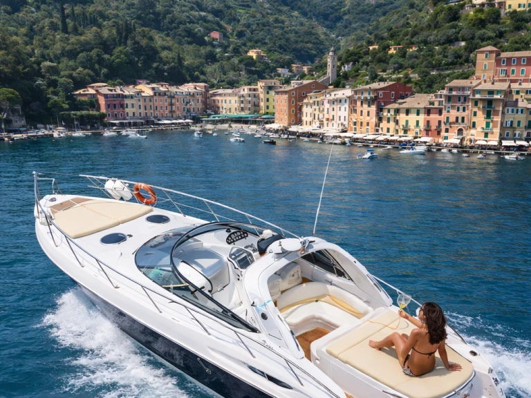 Bareboat Rental Motorboat Cranchi with a boat licence