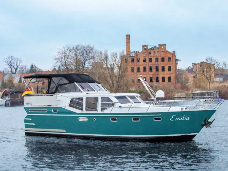 Houseboat rental with or without captain Vacance Waren (Müritz)